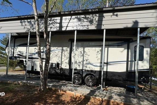 2023 Montana High Country 295RL