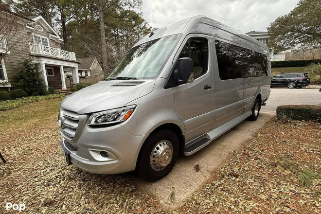 2022 Ultimate Toys Traveler