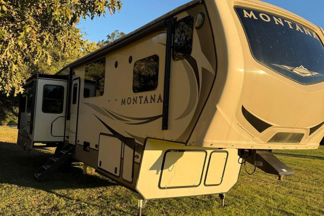 2019 Montana 3811ms 20th Anniversary