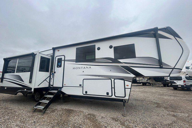 2025 Montana 3231CK