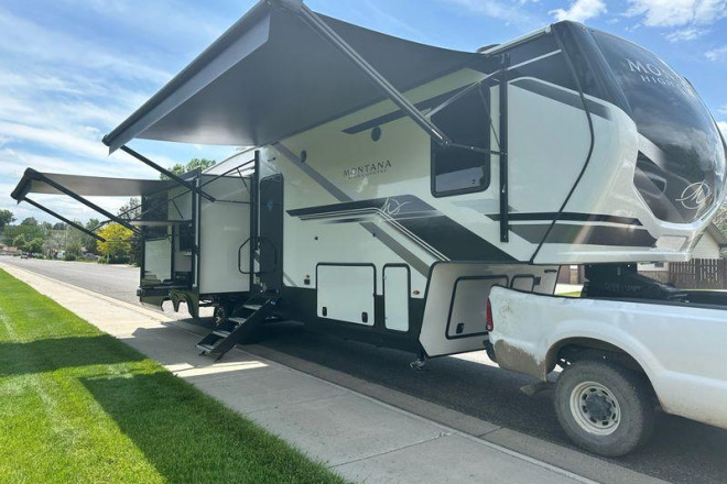 2025 Montana High Country Country 325RK