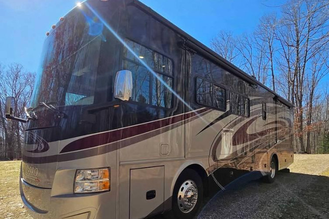 2017 Allegro Red 33AA