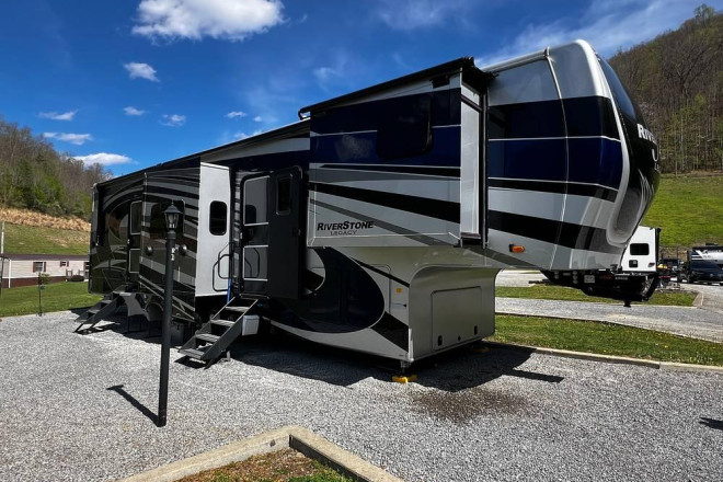 2022 Riverstone 391FSK