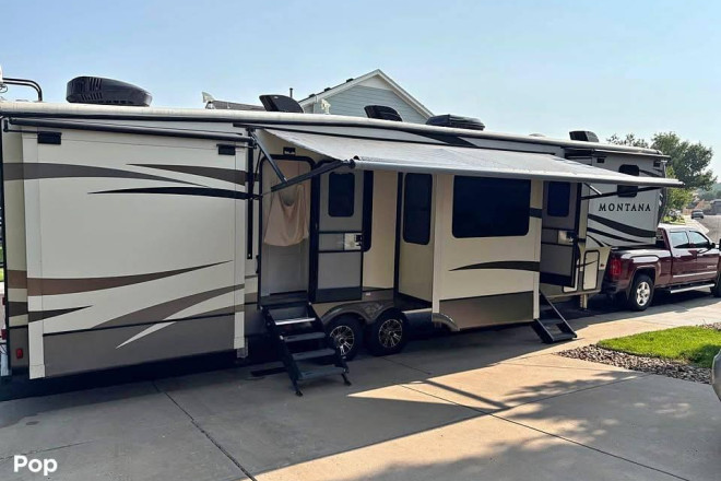 2018 Montana 3820 FK