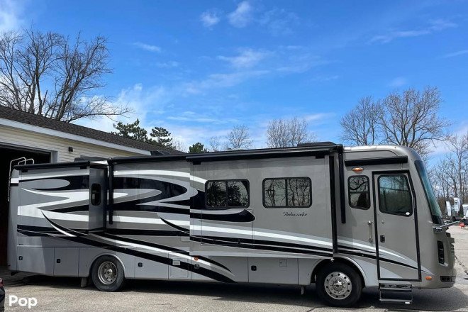 2014 Ambassador Series M-38PFT 350hp MaxxForce