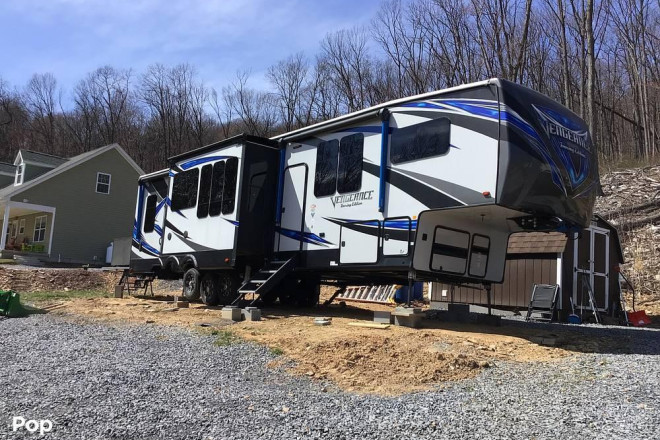 2019 Vengeance 381L12-6