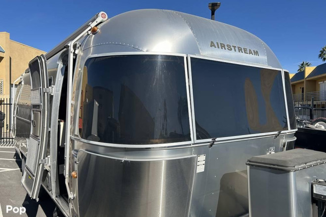 2014 International Signature 25