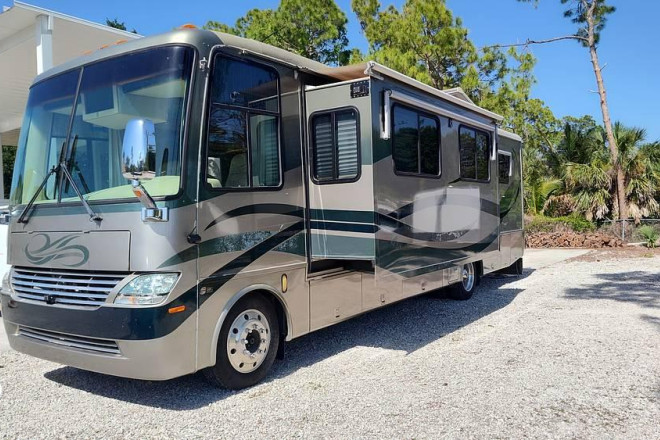 2005 Mountain Aire 3504