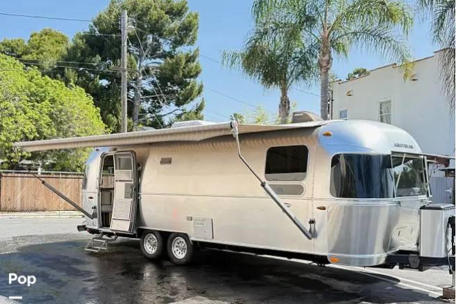 2019 International Serenity 27 FB Queen