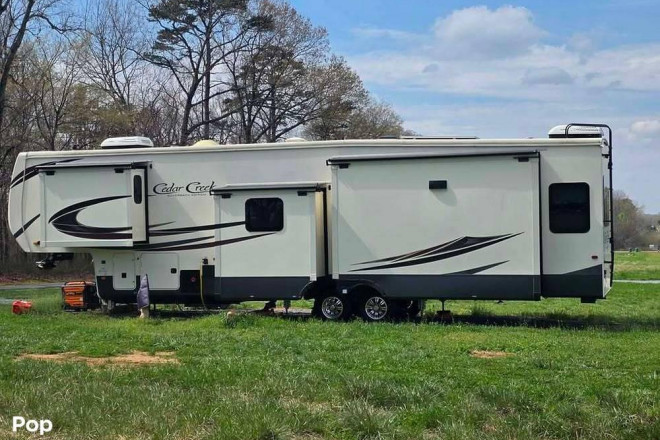 2020 Cedar Creek Silverback Series M-37MBH