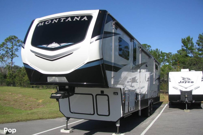 2021 Montana 3761FL