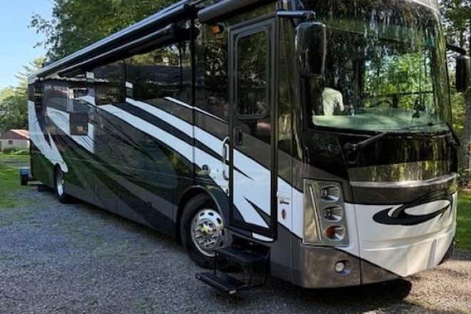 2022 Berkshire XL Series M-40C 380hp Cummins
