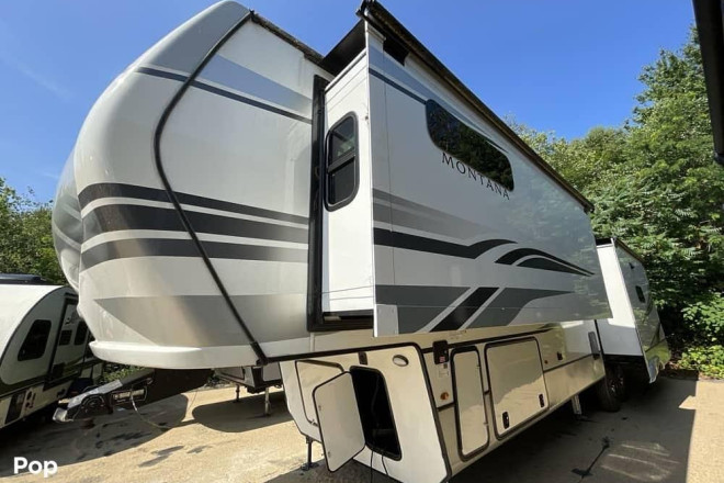 2022 Montana 3813 MS