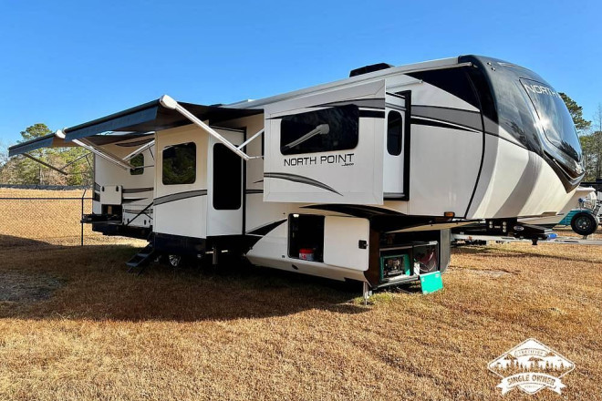 2024 North Point 382FLRB