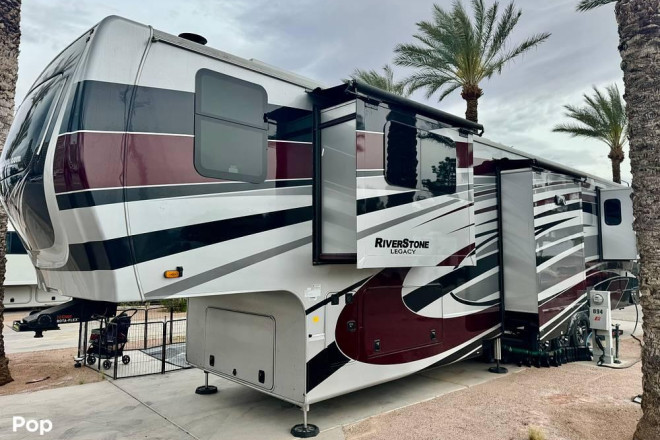 2024 Riverstone Legacy Series M-4250FO