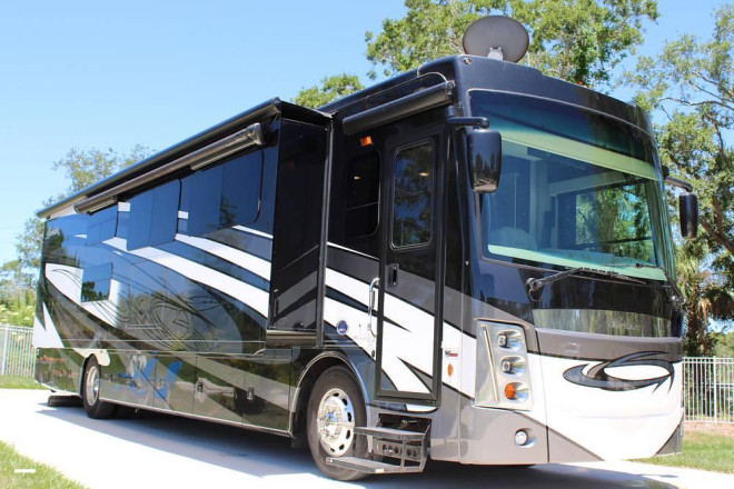 2022 Berkshire XL Series M-40C 380hp Cummins