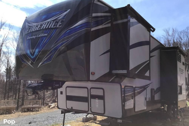 2019 Vengeance 381L12-6