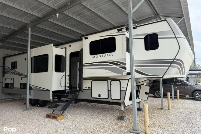 2023 Montana 3941FO