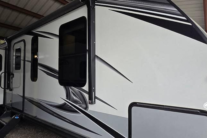 2023 White Hawk 32RL