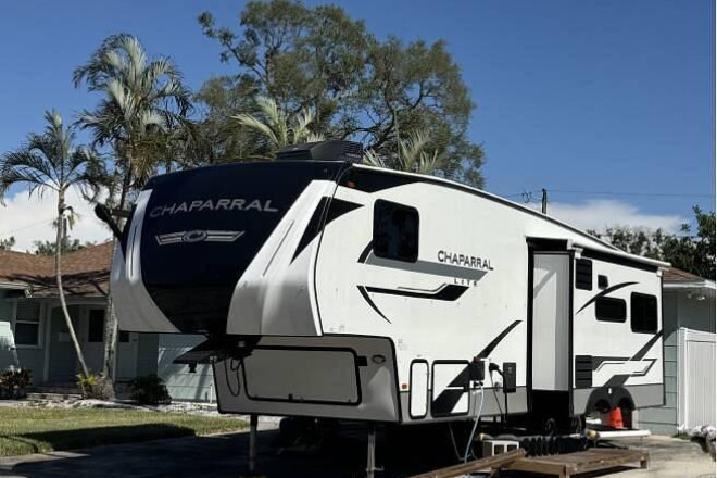2023 Chaparral LITE 284RL