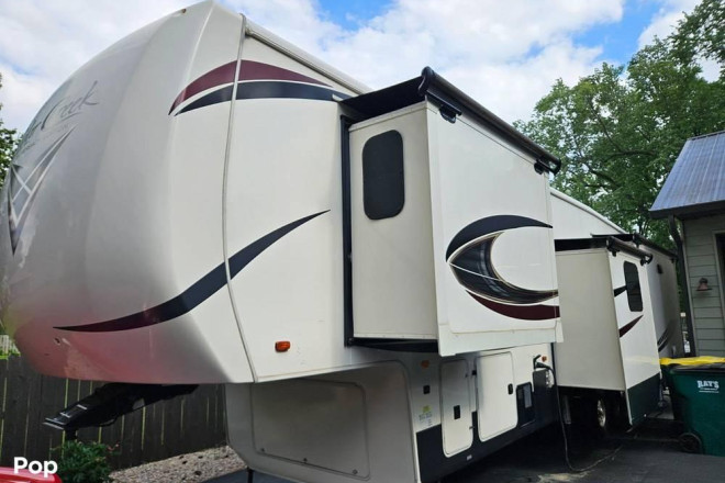 2019 Cedar Creek SILVERBACK 37MBH