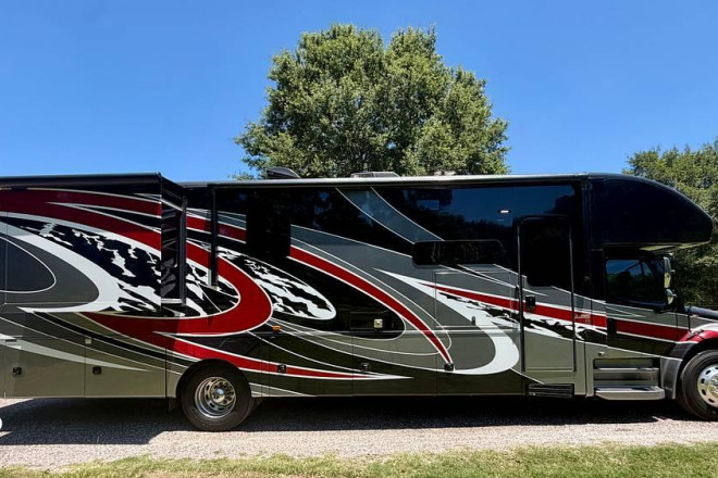 2021 Accolade 37 K