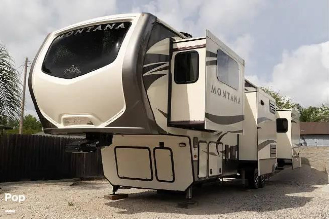 2018 Montana 3730FL