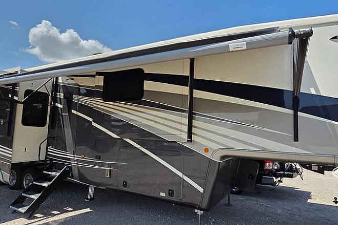 2021 Mobile Suites 44 Houston