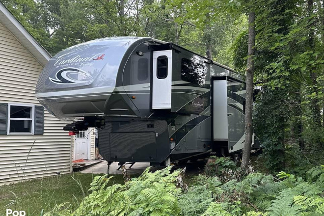 2019 Cardinal Luxury 3700FLX