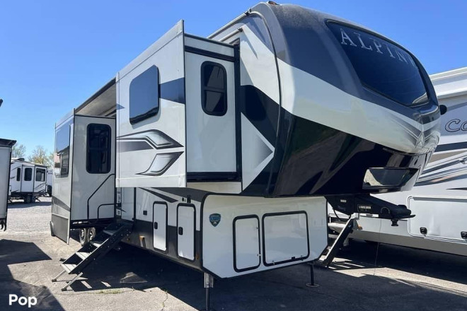 2024 Alpine 3700FL