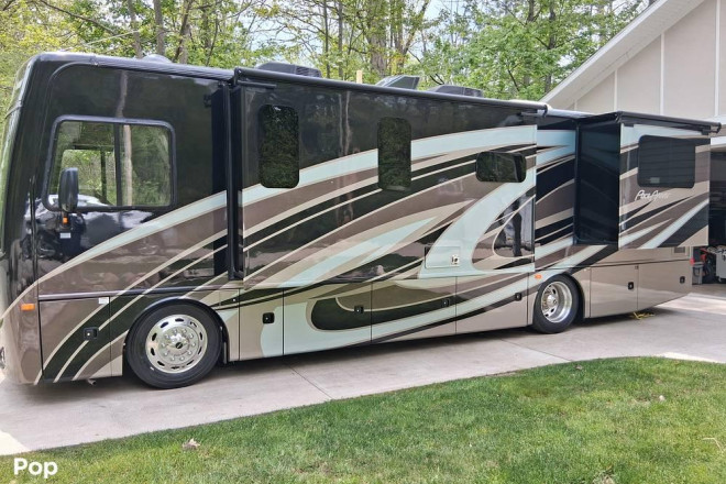 2019 Pace-Arrow 33D