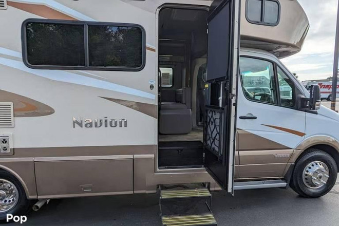 2017 Navion 24J