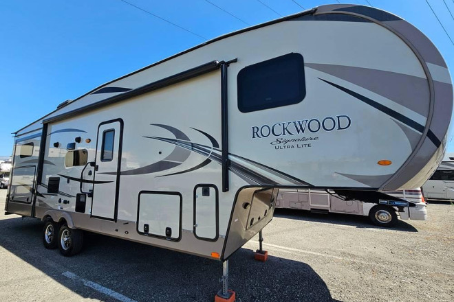 2018 Rockwood Signature Ultra Lite 8301WS