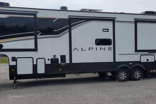 2024 Alpine 3700FL