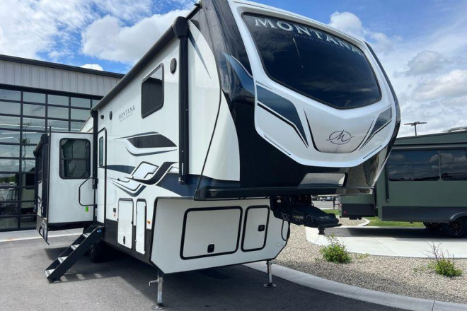 2023 Montana High Country Country 295RL