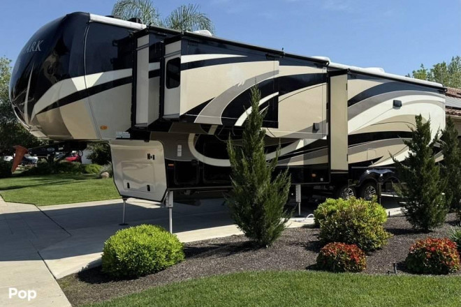 2018 Landmark 365 Oshkosh