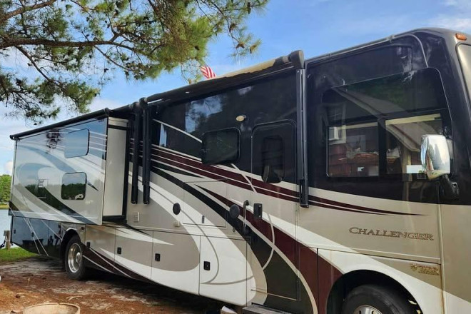 2017 Challenger 37TB