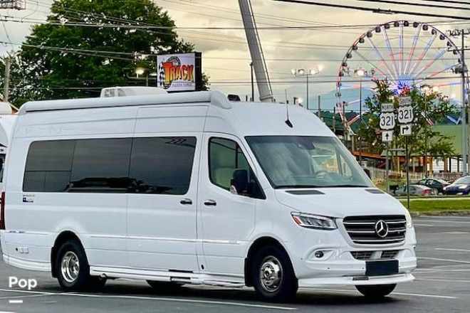 2023 Interstate Tommy Bahama E1 24GL