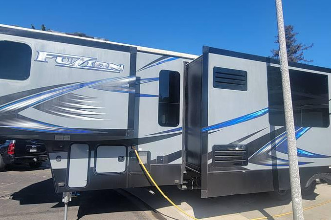 2017 Fuzion 369