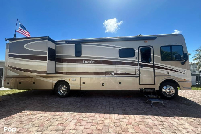 2016 Bounder Bounder M-36H Ford 6.8 Liter