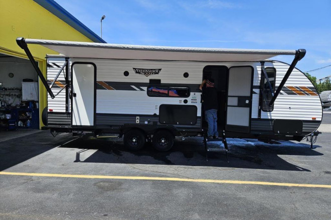 2022 Wildwood X-Lite Midwest 240BHXL