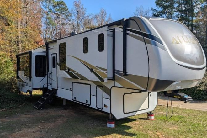 2021 Paradigm 370FB