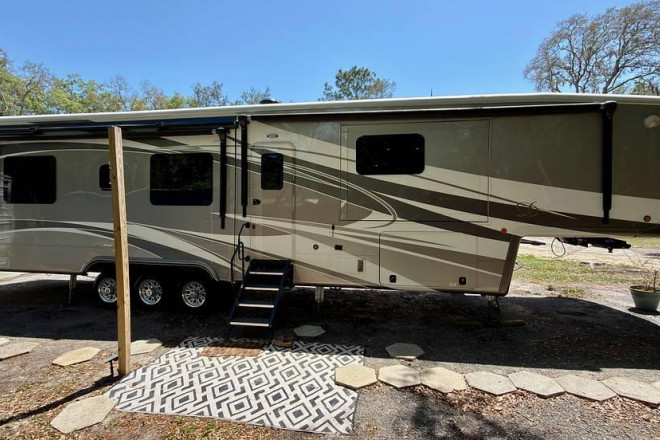 2021 Mobile Suites 44 Houston