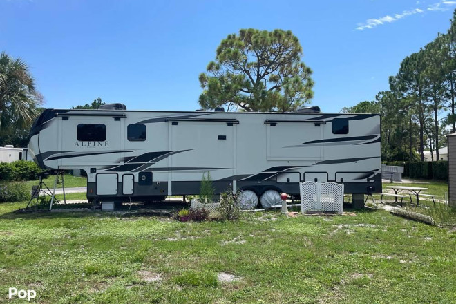 2021 Alpine 3700FL