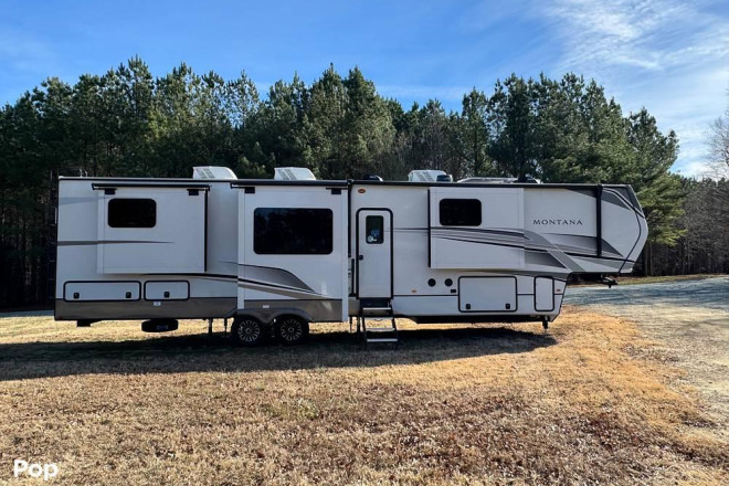 2024 Montana M-3901 RK