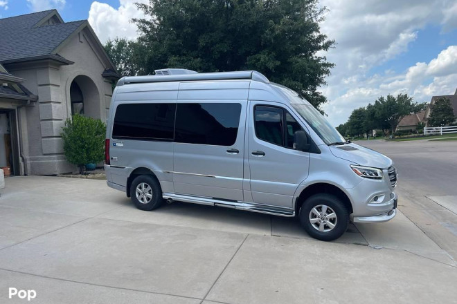 2023 Interstate 19 Tommy Bahama 4x4