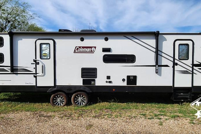 2022 Coleman Light 3215BH
