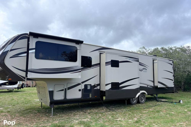 2015 Solitude ST379FL