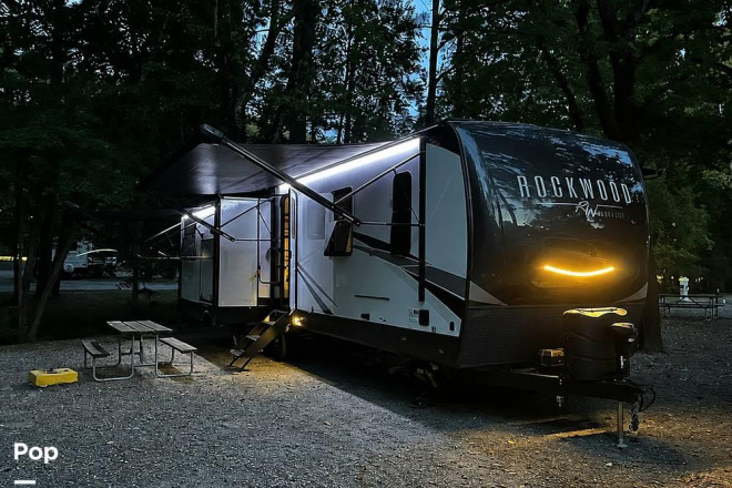 2023 Rockwood Signature 8332 SB