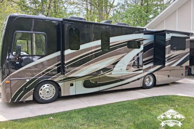 2019 Pace-Arrow 33D